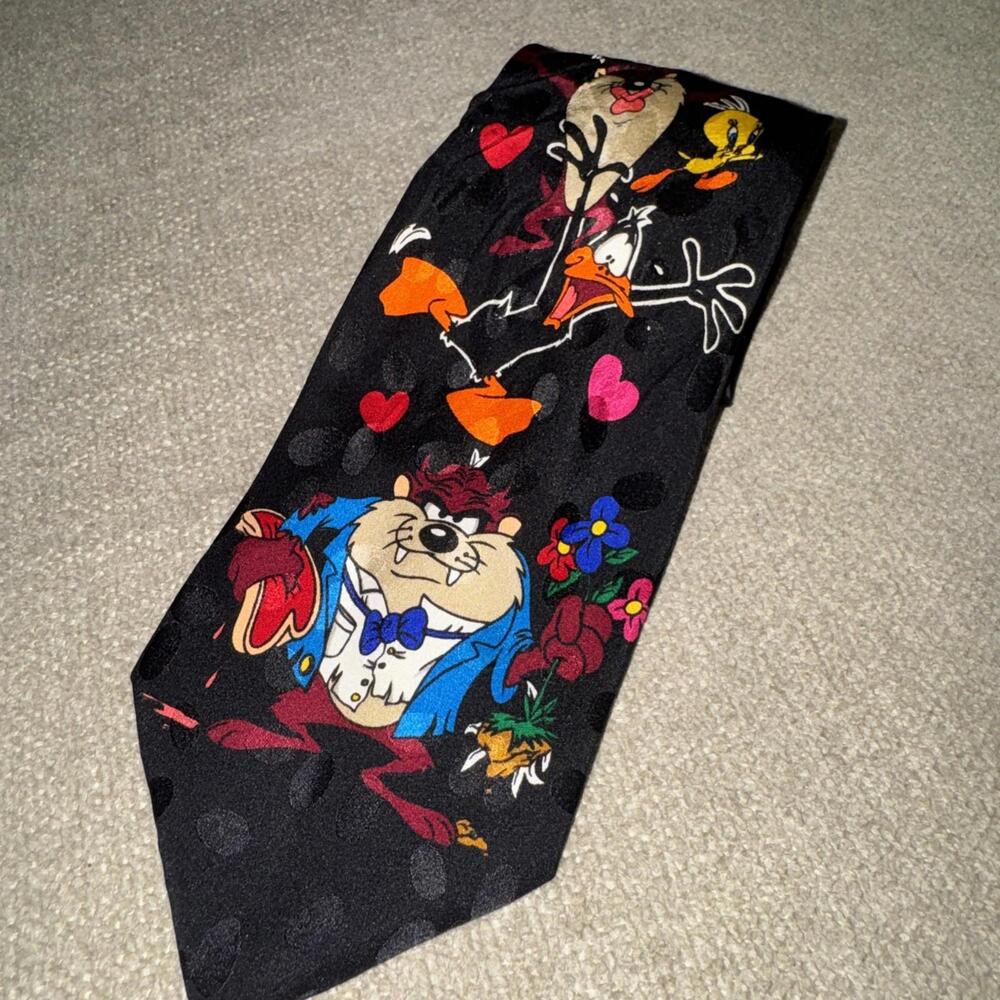 Vintage 1994 Looney Tunes Mania Characters 100% Silk Tie Love Theme ❤